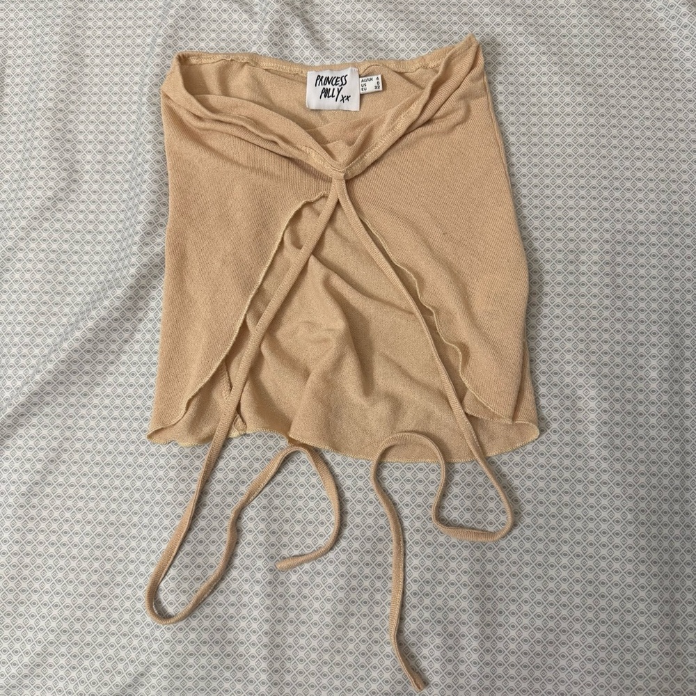 Princess Polly Women's Cream and Tan Crop-top - Size 0